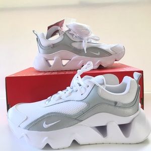 NWT Nike Women’s RYZ 365 ll Shoes Size: 11